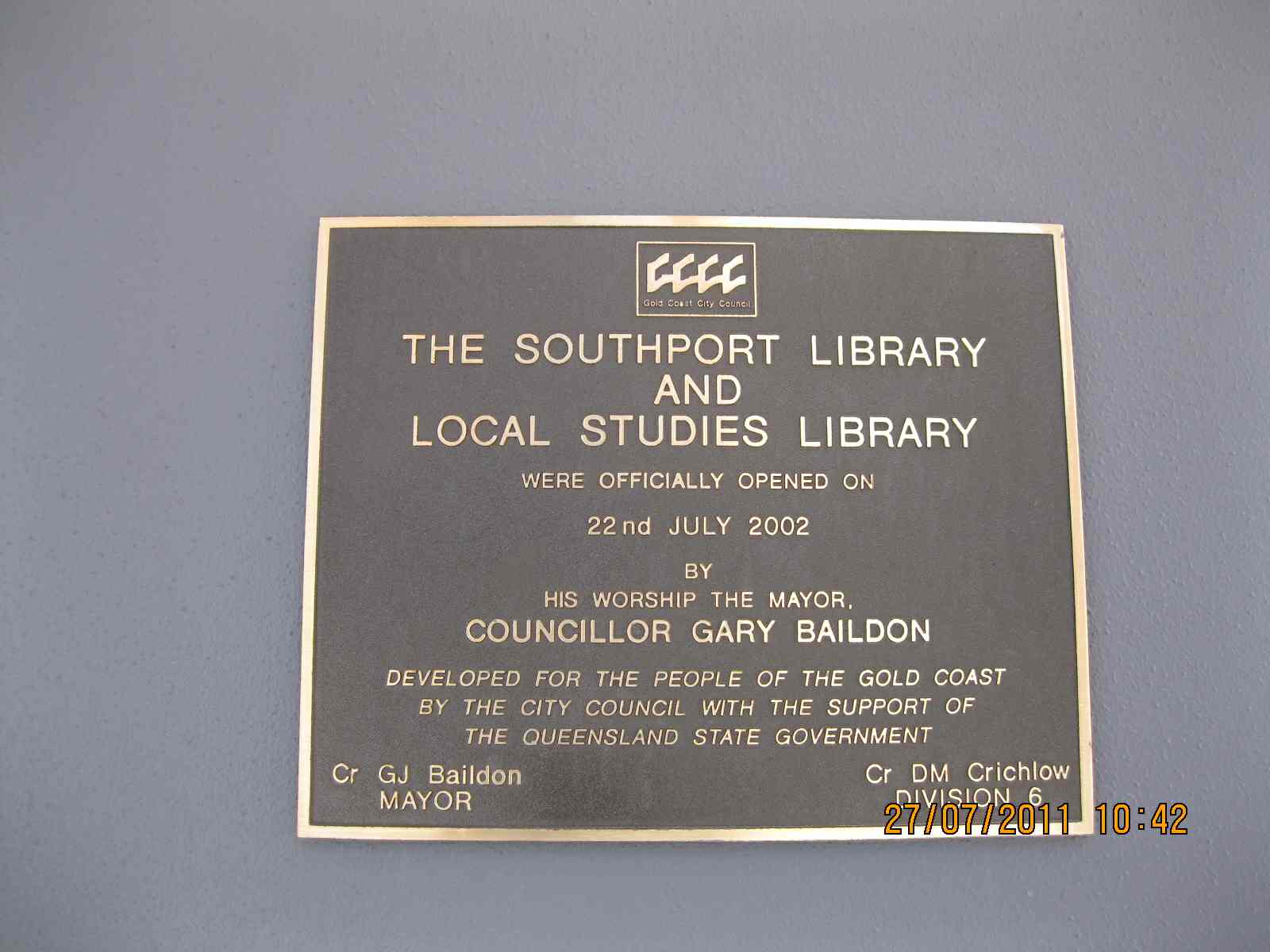 تابلوی ورودی کتابخانه شهر گلد کوست در استرالیا